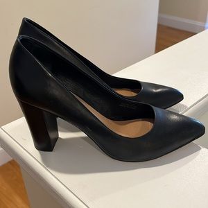 Tahari leather black chunky heels 8M, worn just a few times. 3.25inch  heel